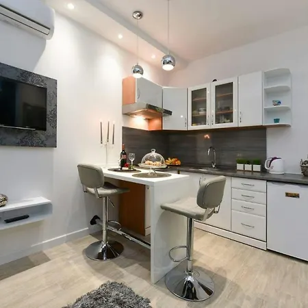 Apartment G&t *